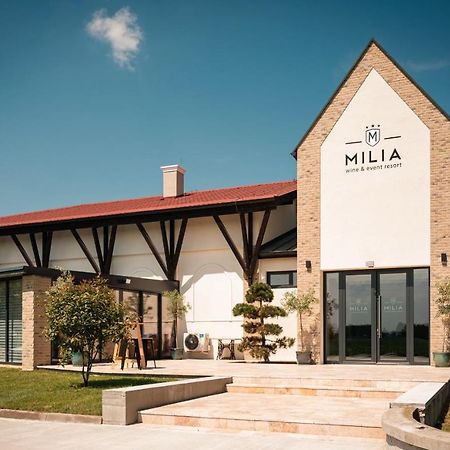 Milia Wine & Event Resort Dunajsky Klatov ภายนอก รูปภาพ